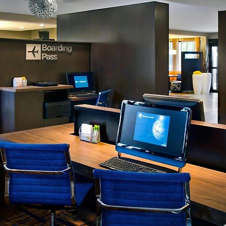 คอร์ตยาร์ด บาย แมริออท ฮาร์ตฟอร์ด/วินด์เซอร์ แอร์พอร์ต Hotel ภายนอก รูปภาพ