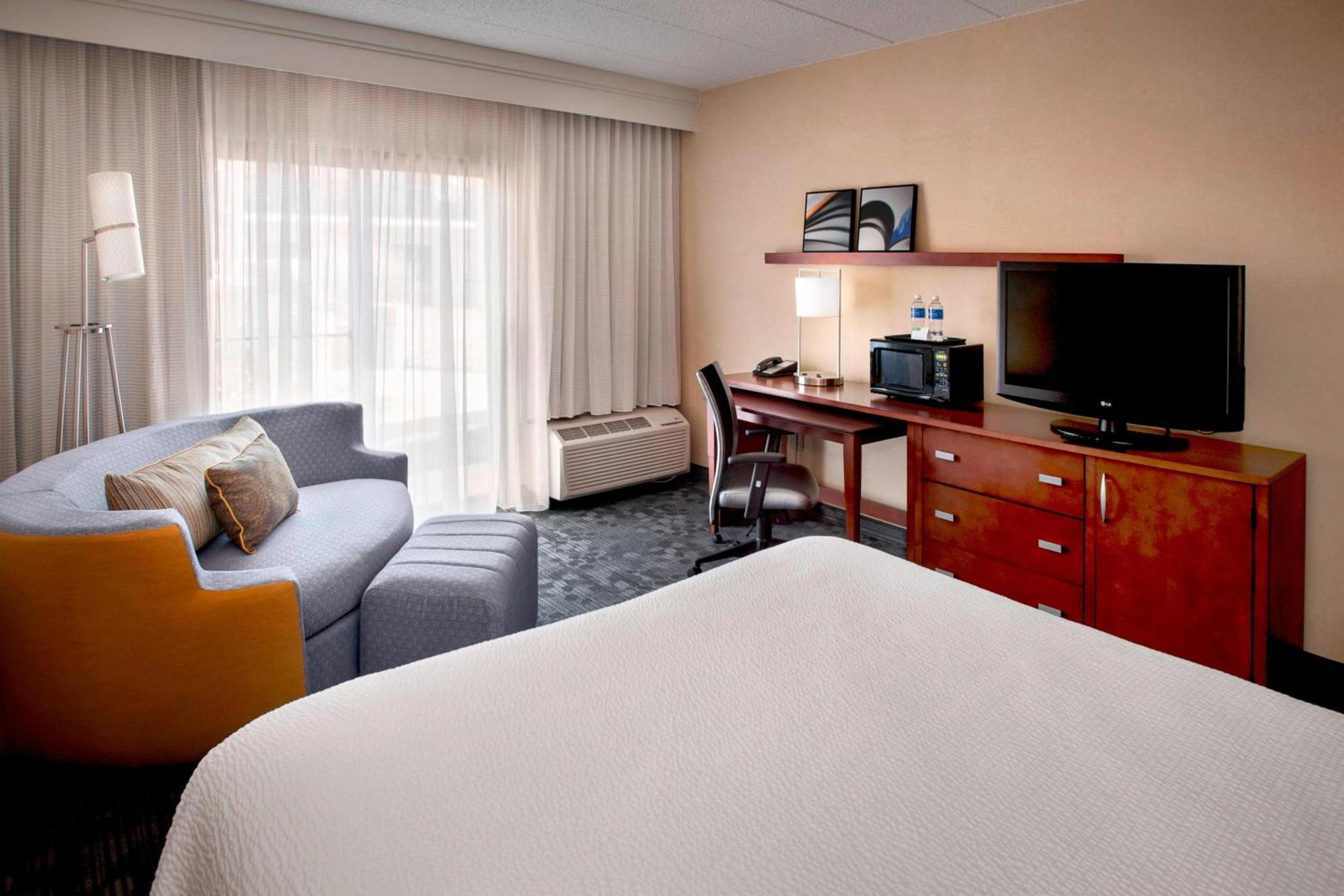คอร์ตยาร์ด บาย แมริออท ฮาร์ตฟอร์ด/วินด์เซอร์ แอร์พอร์ต Hotel ภายนอก รูปภาพ