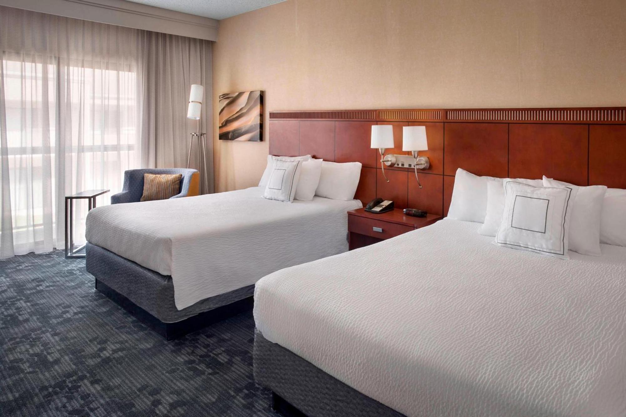 คอร์ตยาร์ด บาย แมริออท ฮาร์ตฟอร์ด/วินด์เซอร์ แอร์พอร์ต Hotel ภายนอก รูปภาพ
