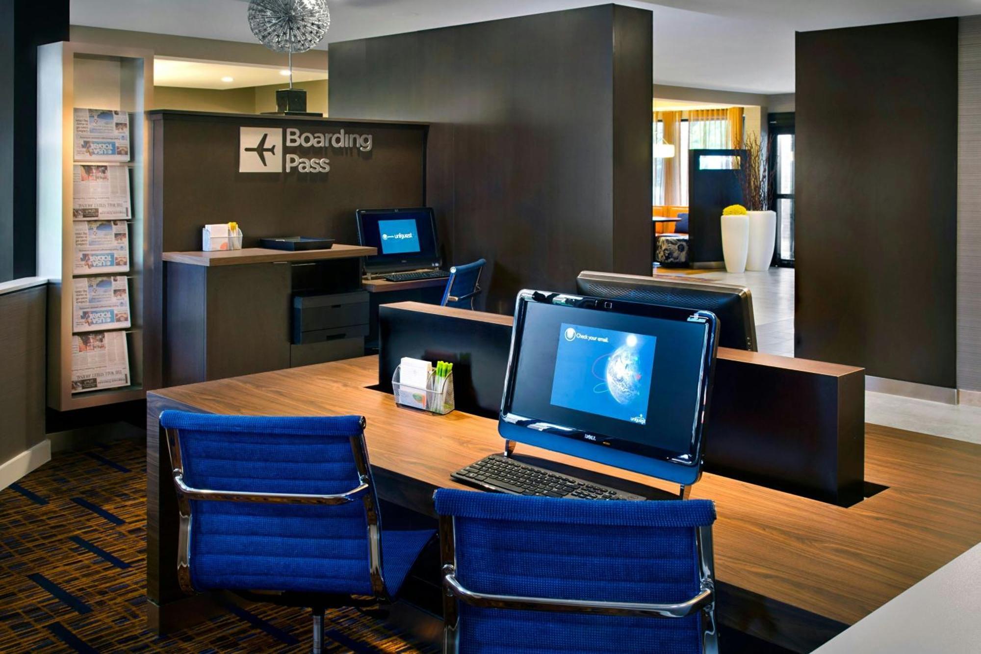 คอร์ตยาร์ด บาย แมริออท ฮาร์ตฟอร์ด/วินด์เซอร์ แอร์พอร์ต Hotel ภายนอก รูปภาพ
